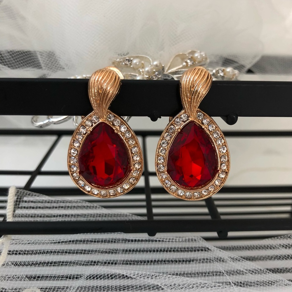 NEW Red Ruby Rhinestone Gold Sparkling Pierced Faceted Teardrop Earrings